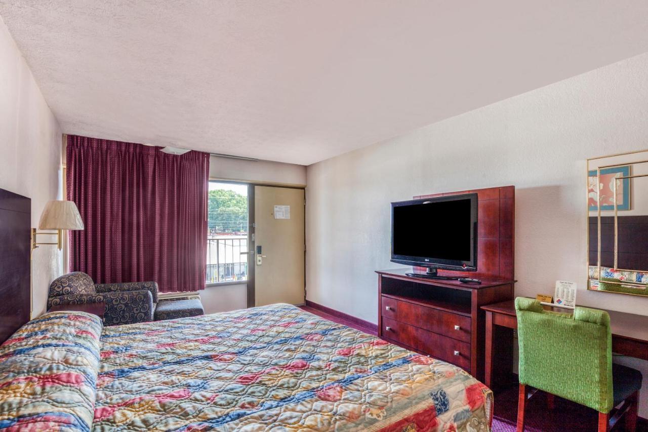 Oyo Hotel Decatur I-20 East & Wesley Club Dr מראה חיצוני תמונה