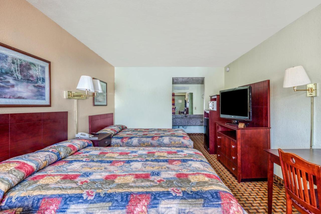 Oyo Hotel Decatur I-20 East & Wesley Club Dr מראה חיצוני תמונה