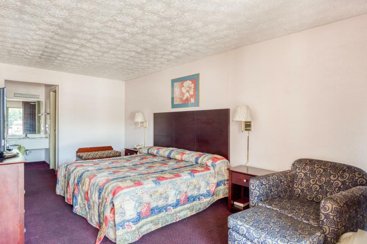 Oyo Hotel Decatur I-20 East & Wesley Club Dr מראה חיצוני תמונה