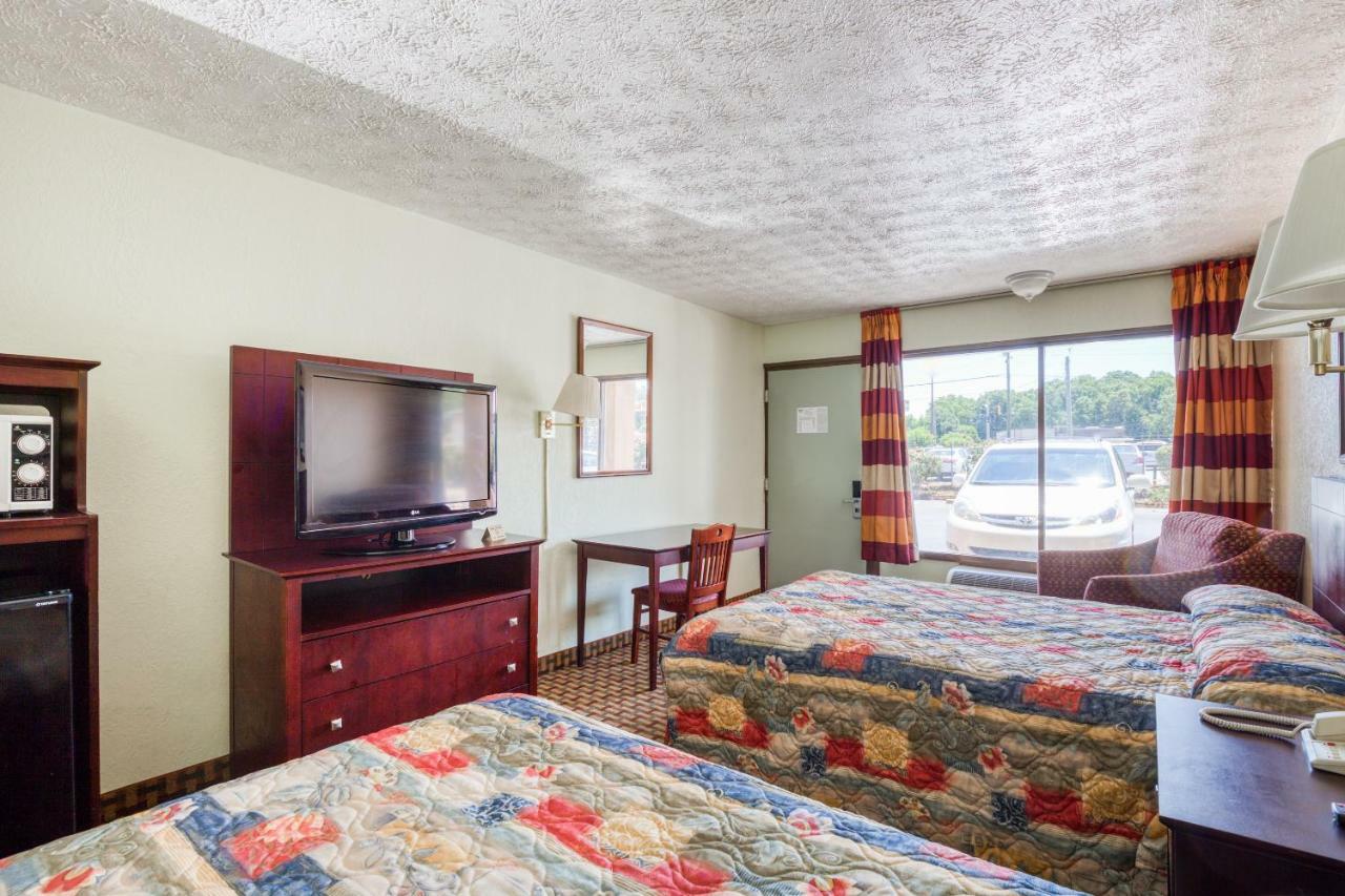 Oyo Hotel Decatur I-20 East & Wesley Club Dr מראה חיצוני תמונה