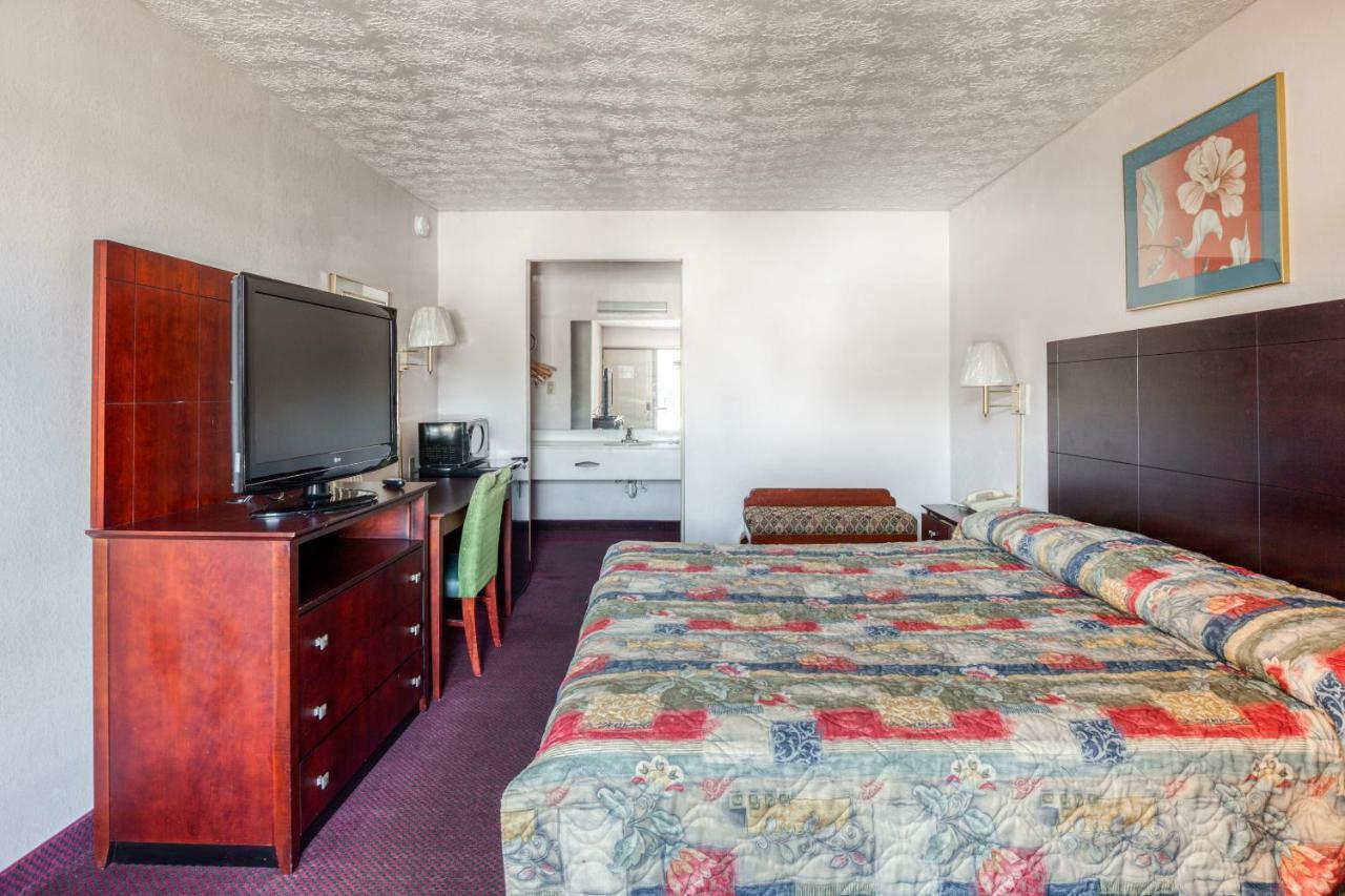 Oyo Hotel Decatur I-20 East & Wesley Club Dr מראה חיצוני תמונה